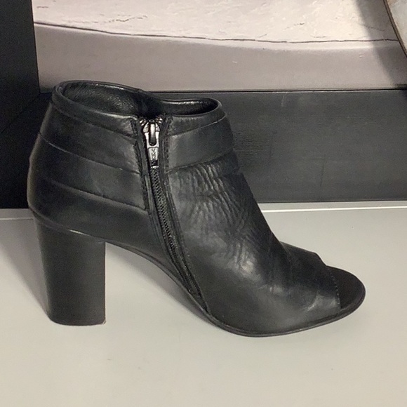 Steve Madden “Now” Black Leather Open Toe High Heel Zip Ankle Bootie Sz 7 - Picture 5 of 12